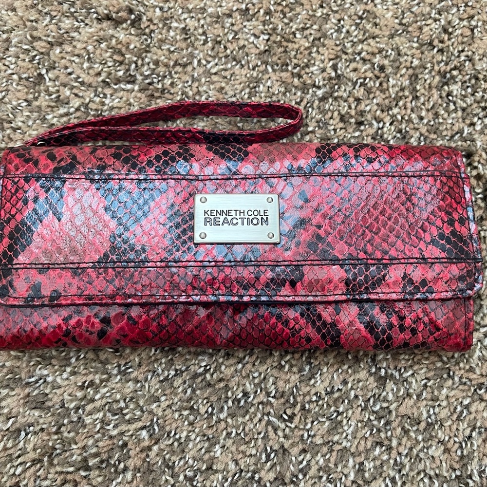 Kenneth Cole wristlet/clutch
